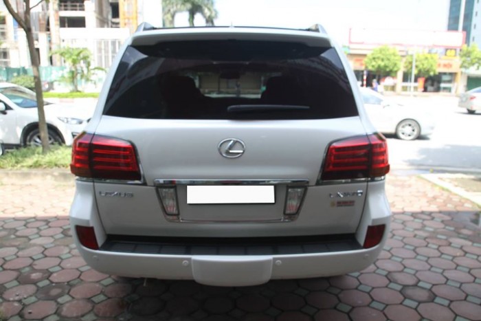 LEXUS 570 màu trắng, nội thất kem. Sản xuất 2010, đăng ký lần đầu biển Hà Nội siêu Vip ( Biển tứ quý )
