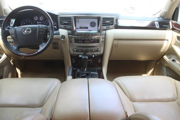 LEXUS 570 màu trắng, nội thất kem. Sản xuất 2010, đăng ký lần đầu biển Hà Nội siêu Vip ( Biển tứ quý )