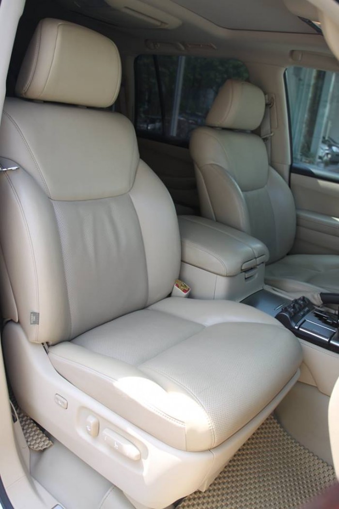 LEXUS 570 màu trắng, nội thất kem. Sản xuất 2010, đăng ký lần đầu biển Hà Nội siêu Vip ( Biển tứ quý )