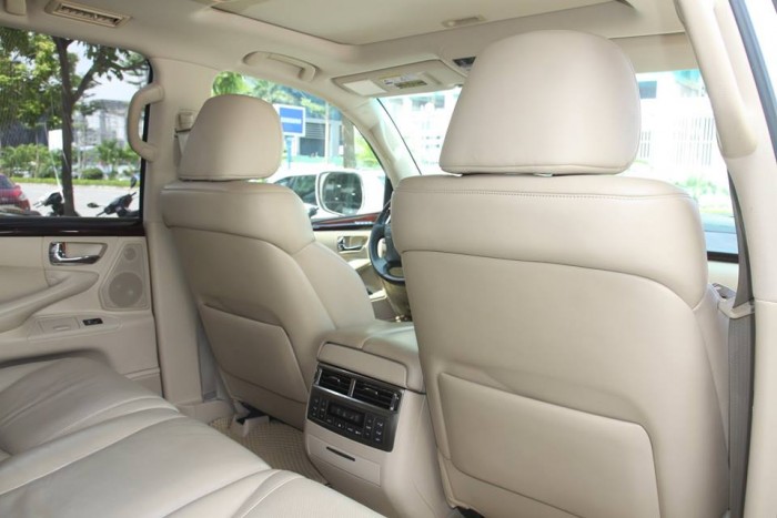 LEXUS 570 màu trắng, nội thất kem. Sản xuất 2010, đăng ký lần đầu biển Hà Nội siêu Vip ( Biển tứ quý )
