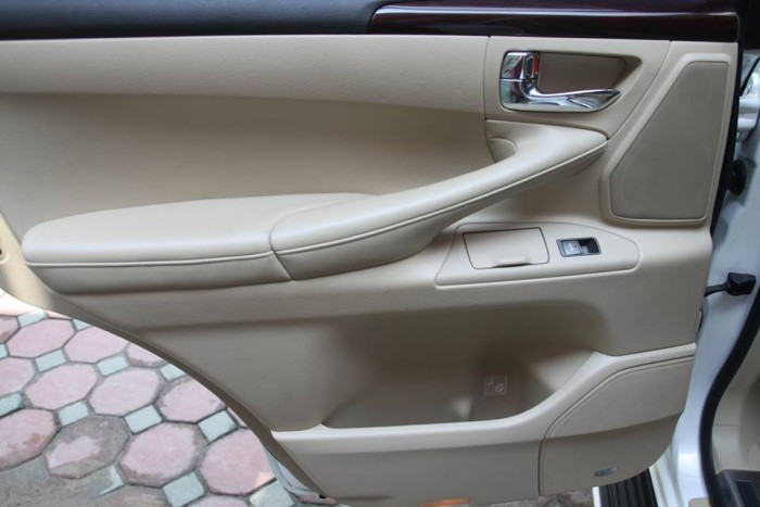 LEXUS 570 màu trắng, nội thất kem. Sản xuất 2010, đăng ký lần đầu biển Hà Nội siêu Vip ( Biển tứ quý )