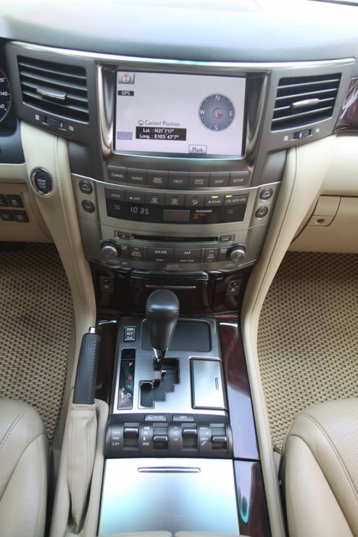 LEXUS 570 màu trắng, nội thất kem. Sản xuất 2010, đăng ký lần đầu biển Hà Nội siêu Vip ( Biển tứ quý )