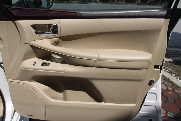 LEXUS 570 màu trắng, nội thất kem. Sản xuất 2010, đăng ký lần đầu biển Hà Nội siêu Vip ( Biển tứ quý )