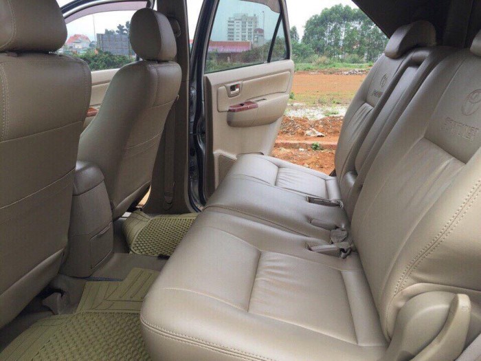 Bán nhanh Toyota Fortuner 2009 mt chạy dầu màu bạc zin