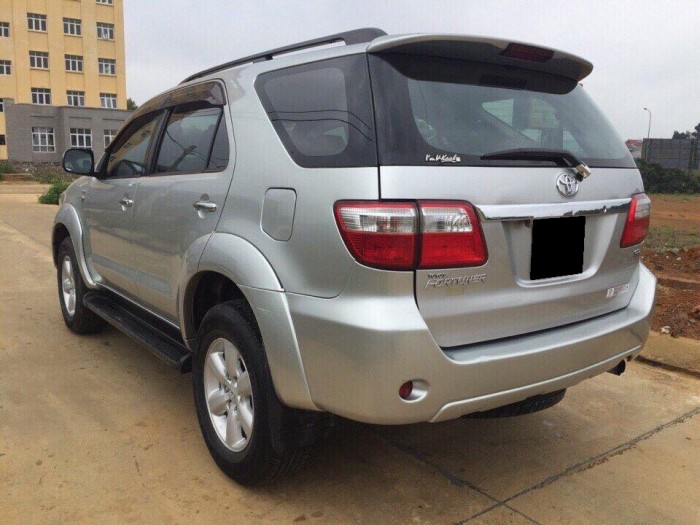 Bán nhanh Toyota Fortuner 2009 mt chạy dầu màu bạc zin