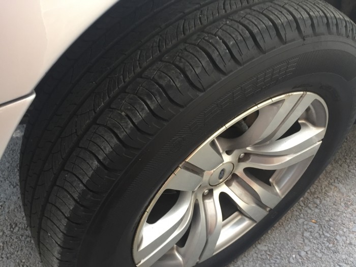 Ford Everest 2011 chạy dầu số tự động màu bạc long lanh