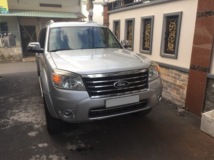 Ford Everest 2011 chạy dầu số tự động màu bạc long lanh