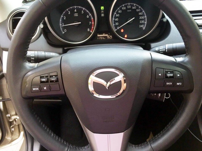 Bán nhanh Mazda 3S 2014 at màu vàng kim