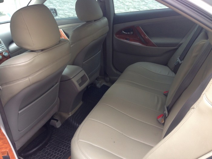 Cần bán gấp xe Toyota Camry 2.4LE 2008 lăn bánh 2010 nhập khẩu Mỹ