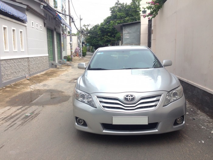 Cần bán gấp xe Toyota Camry 2.4LE 2008 lăn bánh 2010 nhập khẩu Mỹ