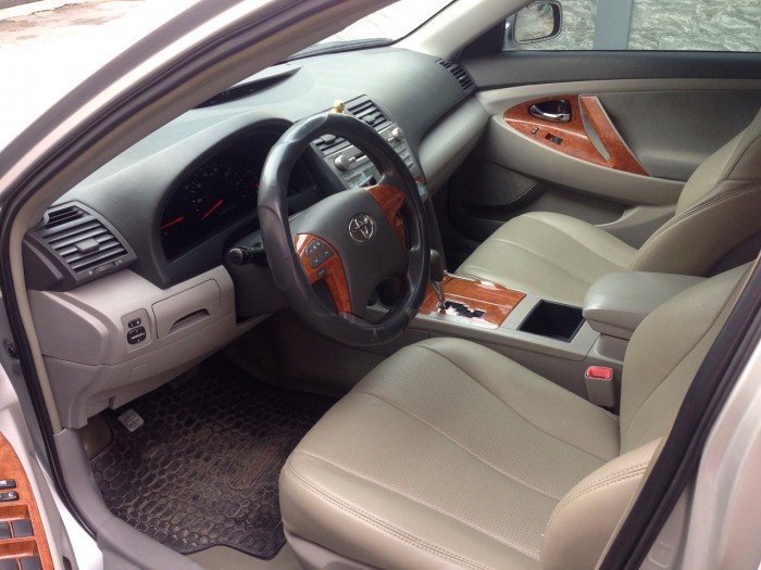 Cần bán gấp xe Toyota Camry 2.4LE 2008 lăn bánh 2010 nhập khẩu Mỹ