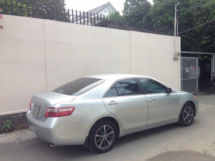Cần bán gấp xe Toyota Camry 2.4LE 2008 lăn bánh 2010 nhập khẩu Mỹ