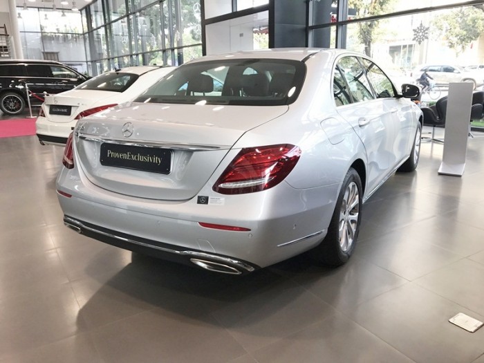 Bán Mercedes E200 2017 chạy lướt giá tốt