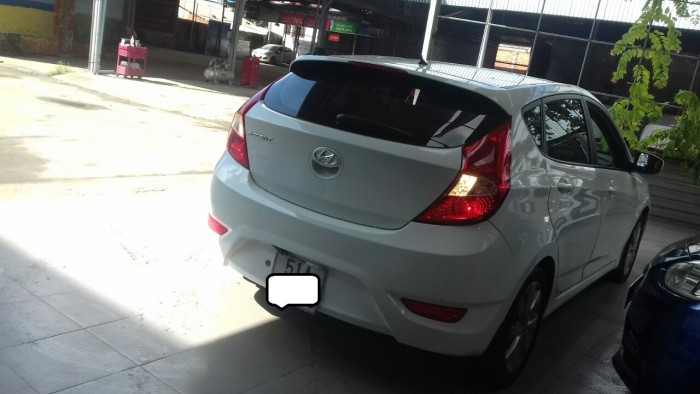 Bán Hyundai Accent Hatchback 1.4AT 2013 màu trắng bs tp đẹp mê ly