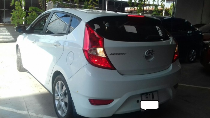 Bán Hyundai Accent Hatchback 1.4AT 2013 màu trắng bs tp đẹp mê ly