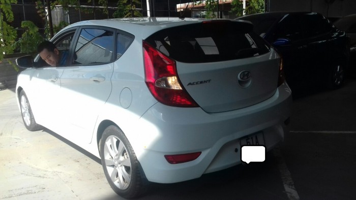 Bán Hyundai Accent Hatchback 1.4AT 2013 màu trắng bs tp đẹp mê ly