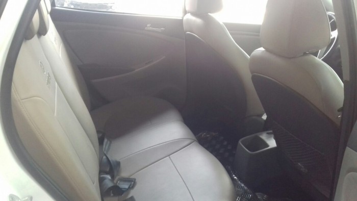 Bán Hyundai Accent Hatchback 1.4AT 2013 màu trắng bs tp đẹp mê ly