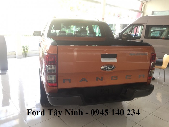Ford Ranger, bán xe bán tải Ranger, tặng nắp thùng, lót thùng, phim