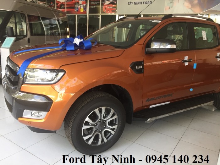 Ford Ranger, bán xe bán tải Ranger, tặng nắp thùng, lót thùng, phim
