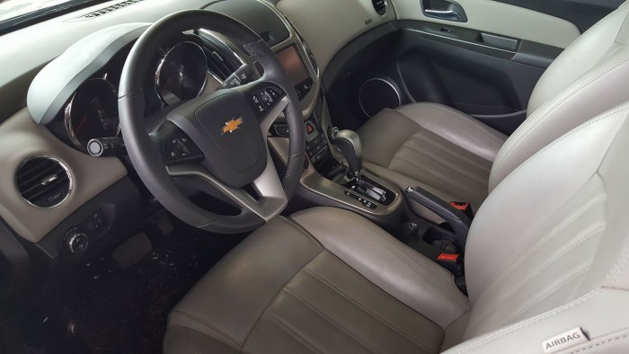 Bán em Chevrolet Cruze 2015 at màu bạc đẹp như mới