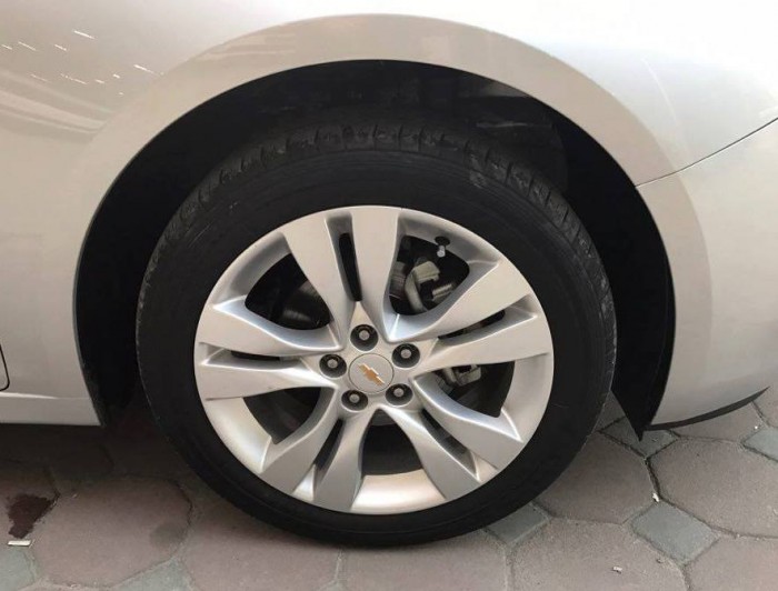 Bán em Chevrolet Cruze 2015 at màu bạc đẹp như mới