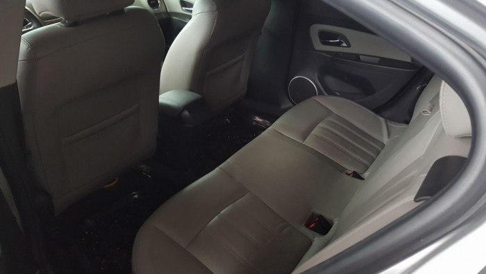 Bán em Chevrolet Cruze 2015 at màu bạc đẹp như mới