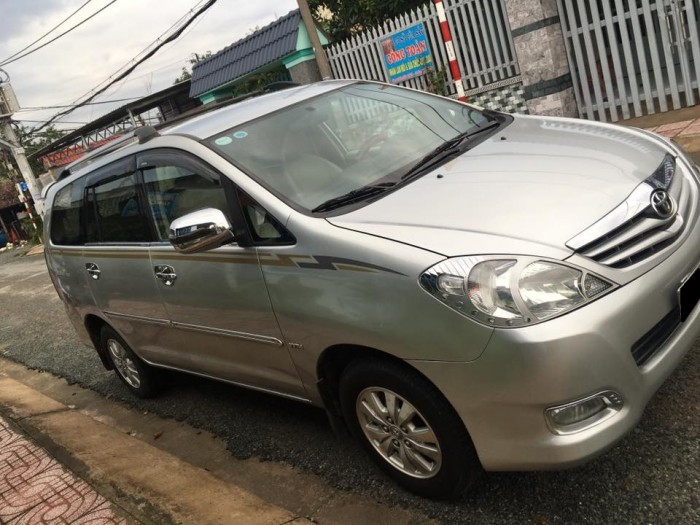 Tôi cần bán INNOVA 2007 G số sàn màu bạc xe đẹp zin không lỗi.