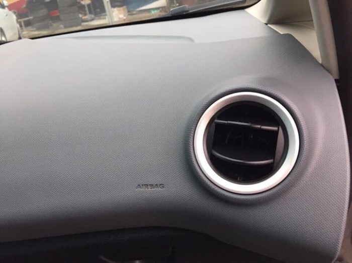 Ford Fiesta S 2011 hatchback màu trắng