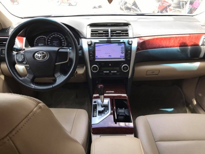Toyota Camry 2.5G 2013 at màu đen long lanh