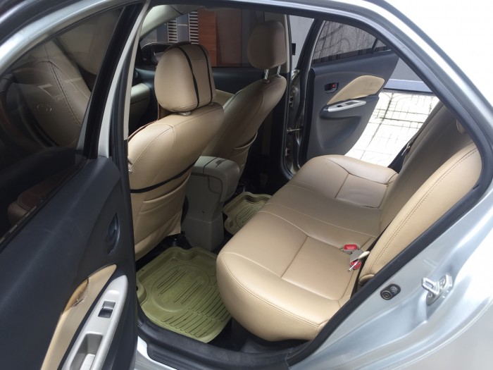 Toyota Vios mt 2010 màu bạc như mới