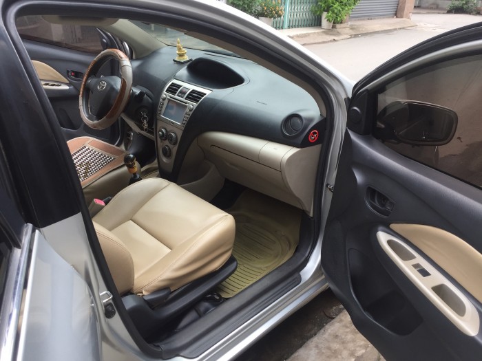 Toyota Vios mt 2010 màu bạc như mới