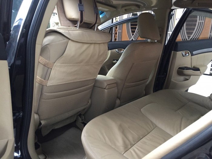 Nhà bán HONDA CIVIC 2014 at màu đen