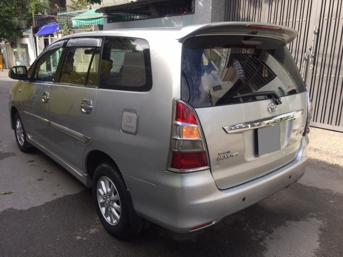 Bán nhanh Toyota Innova mt màu bạc 2014
