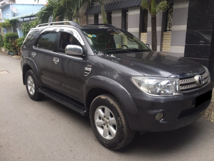 Bán xe Toyota Fortuner G 2010 mt chạy dầu màu ghi