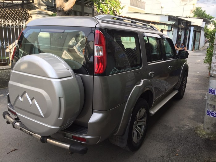 Nhà bán nhanh Ford Everest 2011 at ghi xám chạy dầu