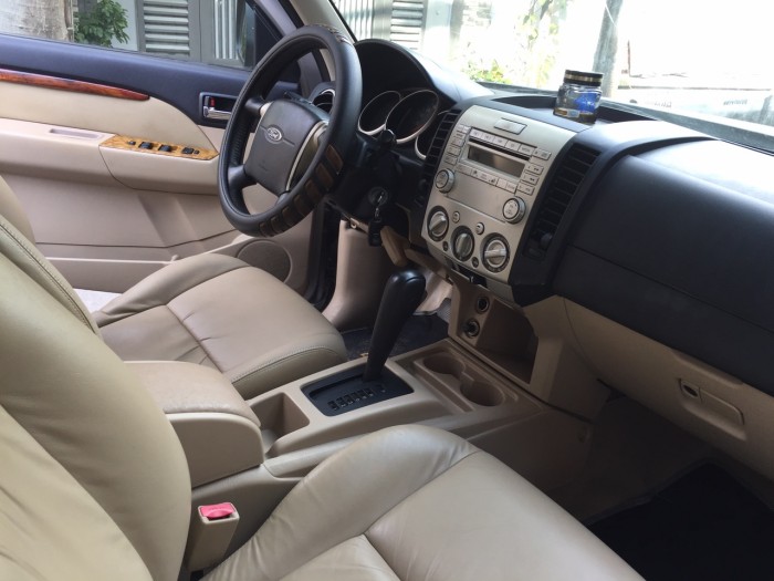 Nhà bán nhanh Ford Everest 2011 at ghi xám chạy dầu