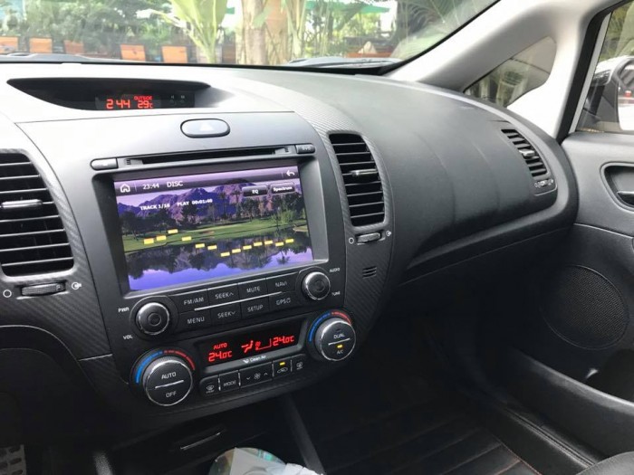 Bán nhanh KIA K3 at màu trắng ngọc trinh