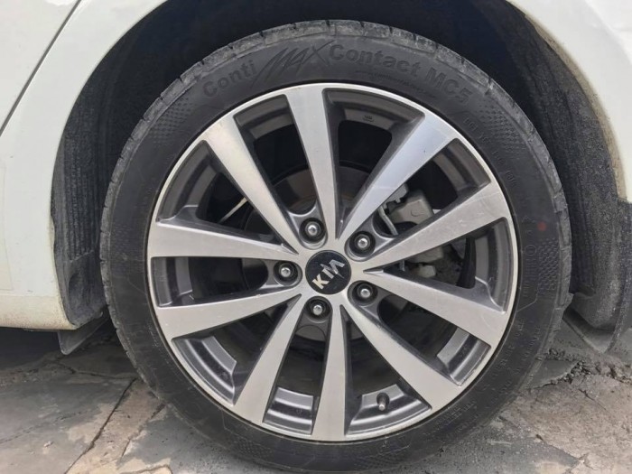 Bán nhanh KIA K3 at màu trắng ngọc trinh