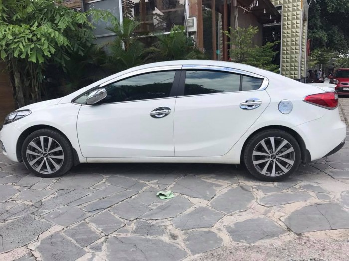 Bán nhanh KIA K3 at màu trắng ngọc trinh