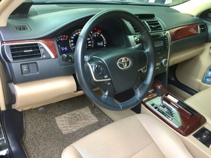 Cần bán chiếc Toyota Camry 2.5G 2015 màu đen
