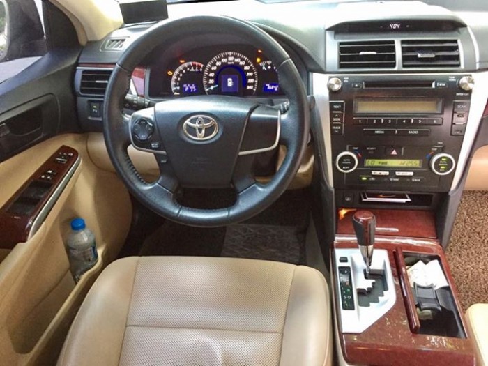 Cần bán chiếc Toyota Camry 2.5G 2015 màu đen