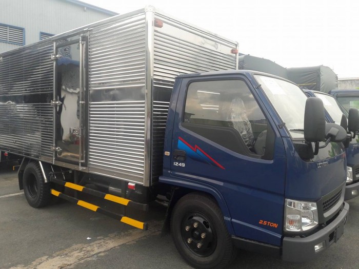 Hyundai IZ49 2,4 tấn