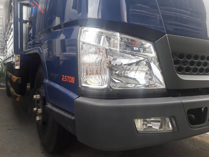 Hyundai IZ49 2,4 tấn
