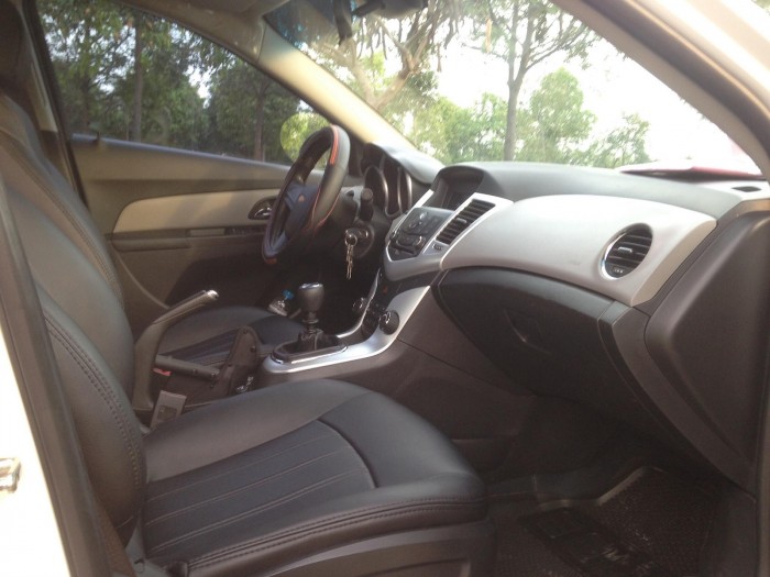 Bán xe Chevroler Cruze 2015 mt màu trắng như mới