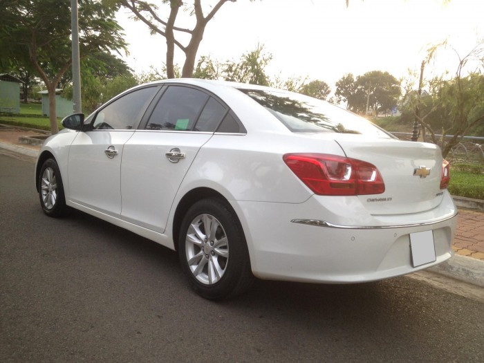 Bán xe Chevroler Cruze 2015 mt màu trắng như mới