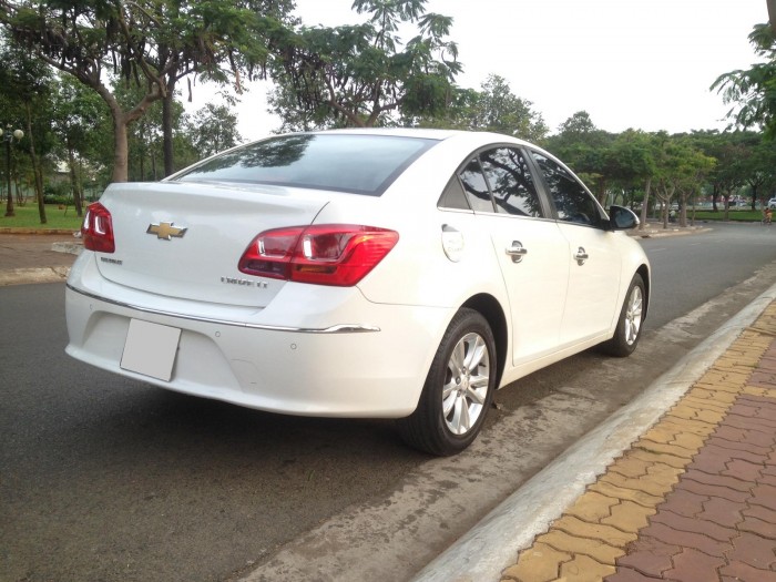 Bán xe Chevroler Cruze 2015 mt màu trắng như mới