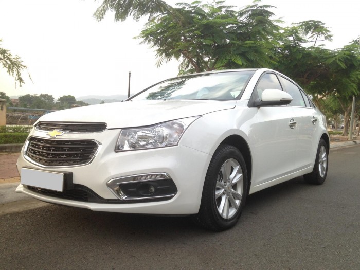 Bán xe Chevroler Cruze 2015 mt màu trắng như mới