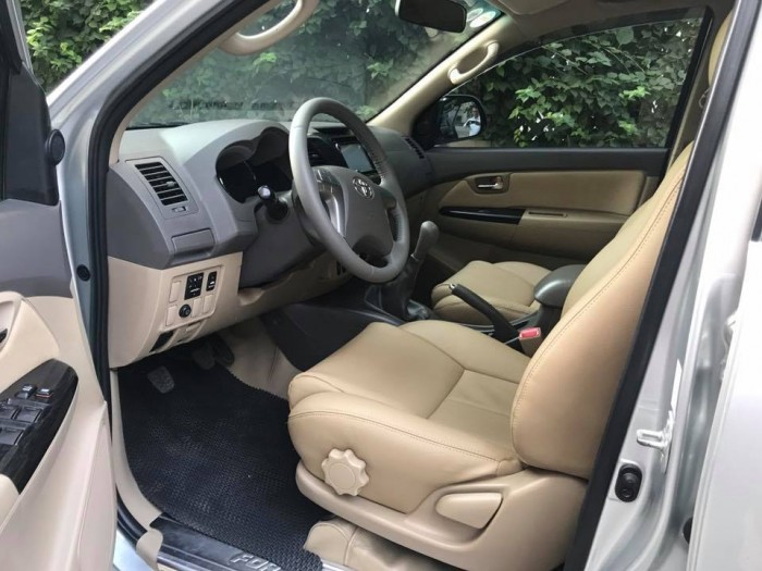 Bán nhanh Toyota Fortuner 2014 mt chạy dầu màu bạc