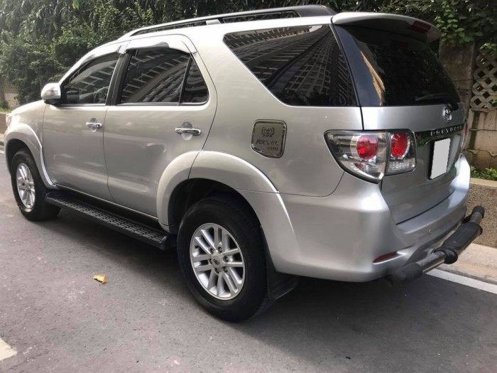 Bán nhanh Toyota Fortuner 2014 mt chạy dầu màu bạc
