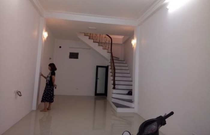 Nhà đẹp, xách vali về ở ngay, phố Thái Thịnh